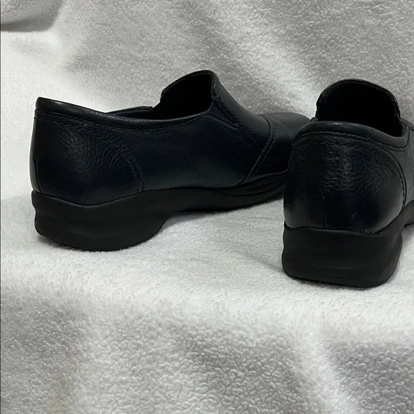 Clarks “in-motion” Women's Navy Blue Leather Loafers 12w 12 wide - Picture 5 of 14